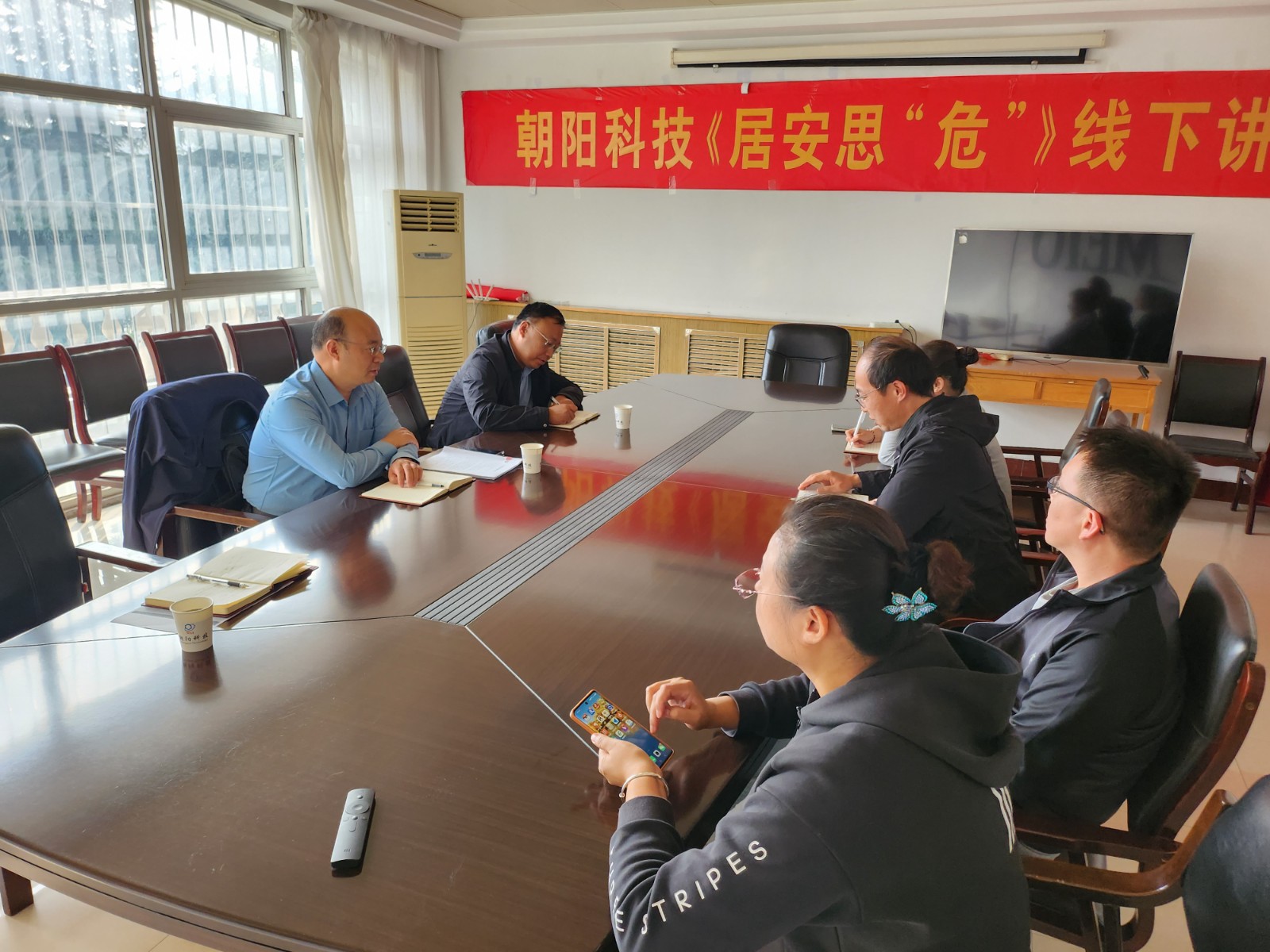 张国红10.27到朝阳科技.jpg 张国红10.27到朝阳科技.jpg